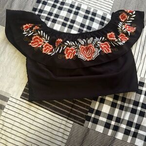 Source Unknown Black Floral Embroidered Crop Top